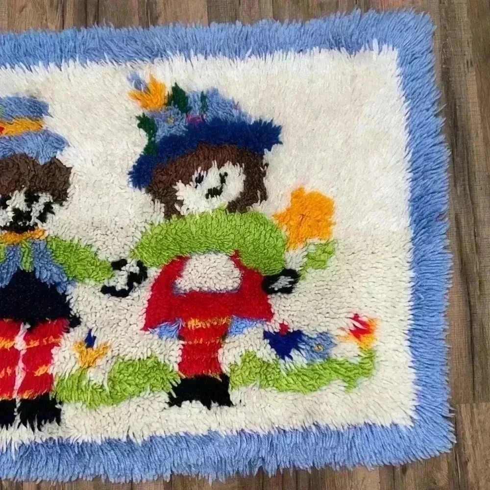 VINTAGE! Latch Hook Rug, Kids, multicolored! - Picture 4 of 6